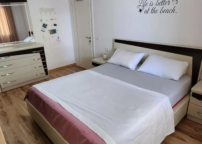 Lila Bella